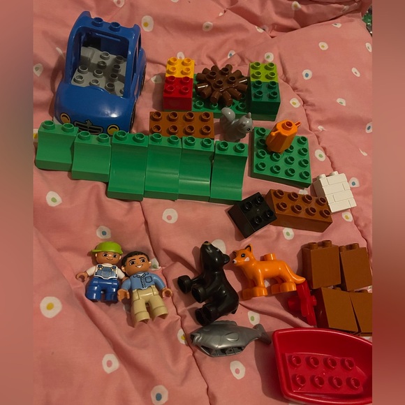 Lego Duplo Camping Trip - Read - Picture 1 of 7